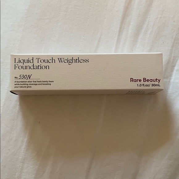 RARE BEAUTY Liquid Touch Weightless Foundation - Picture 5 of 6